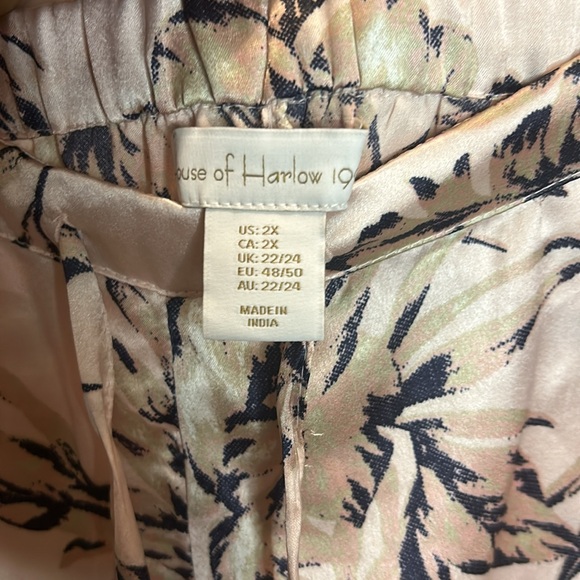 House of Harlow - Hawaiian Floral Pajama Set short sleeves and shorts Size 2x - Picture 8 of 9